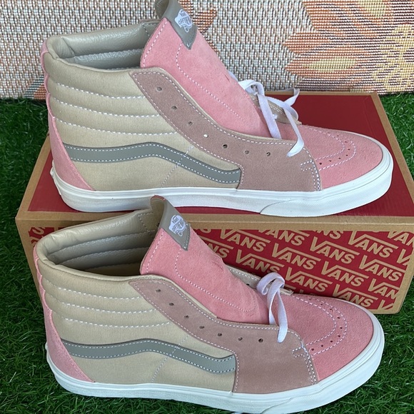 Vans Men’s Sk8-Hi
Color Block Pink/Multi
VN0A7Q5NBIY
Sneakers - Picture 2 of 16